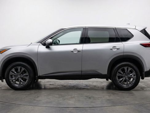 Used 2025 Nissan Rogue SV image 5