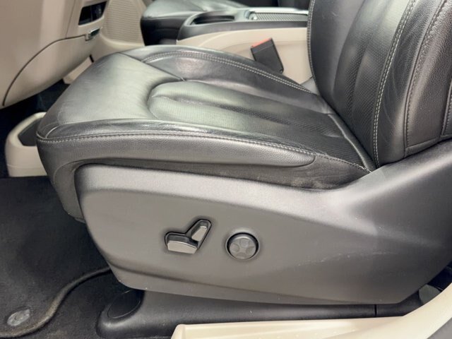 Used 2022 Chrysler Pacifica Touring-L FWD image 16