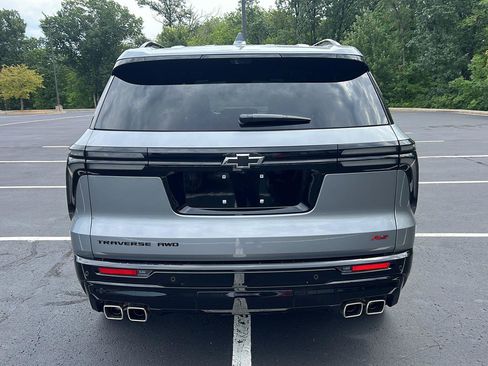 Used 2025 Chevrolet Traverse RS AWD/4WD image 4