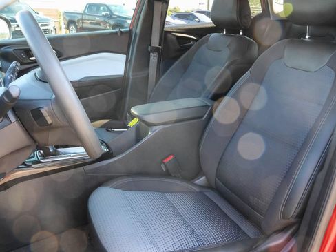 Used 2025 Chevrolet Trax LT FWD image 10