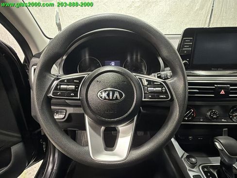 Used 2021 Kia Seltos LX AWD/4WD image 4