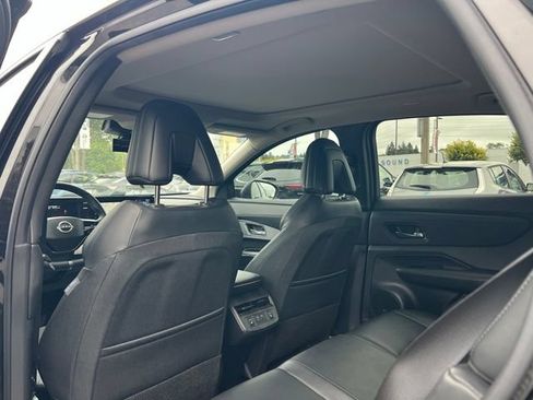 Used 2024 Nissan Ariya FWD image 11