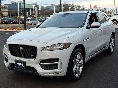 Used 2017 Jaguar F-PACE R-Sport image 4