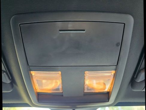 Used 2013 Dodge Challenger SXT image 21