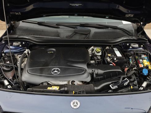Used 2018 Mercedes-Benz GLA 250 4MATIC w/ Premium Package image 10