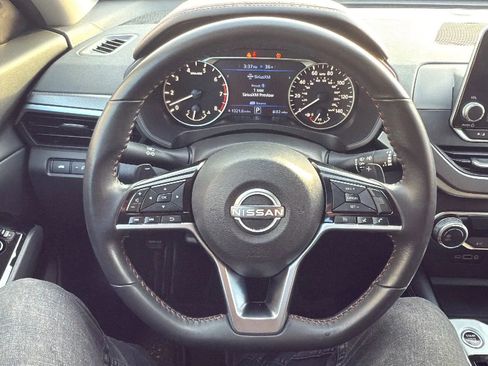 Used 2025 Nissan Altima 2.5 SR image 10