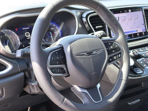 New 2026 Chrysler Pacifica Select FWD image 23