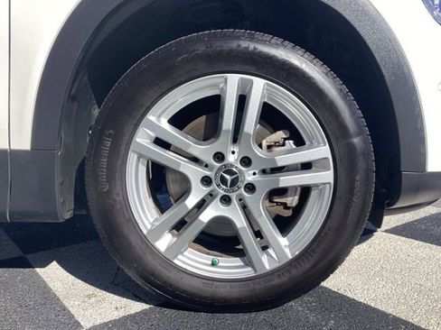 Used 2021 Mercedes-Benz GLB 250 4MATIC w/ Premium Package image 8