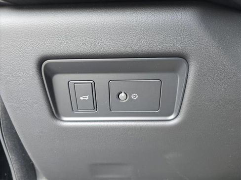 Certified 2025 Jaguar F-PACE R-Dynamic S image 25