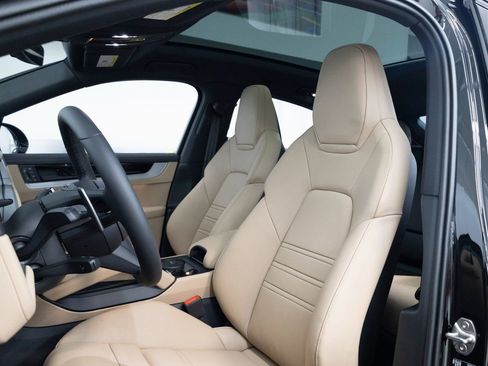 New 2026 Porsche Cayenne S image 5
