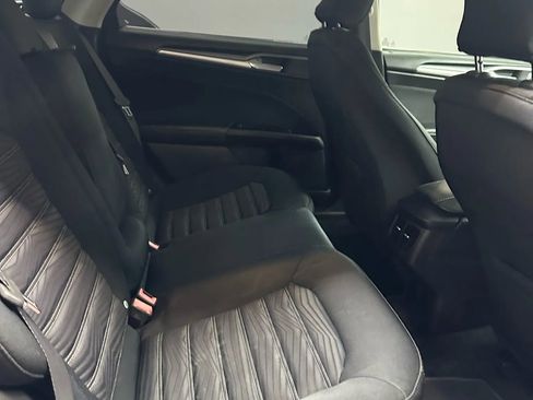 Used 2016 Ford Fusion SE image 25