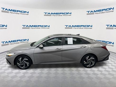 Used 2025 Hyundai Elantra SEL FWD image 2