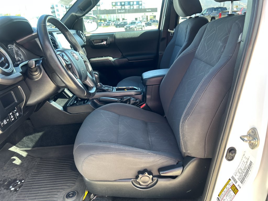 Certified 2017 Toyota Tacoma TRD Off-Road w/ Premium & Technology Package AWD/4WD image 10