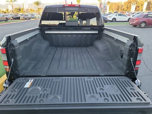Used 2025 Nissan Frontier SV w/ SV Convenience Package image 23