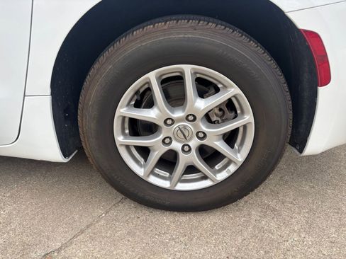 Used 2023 Chrysler Voyager LX image 33