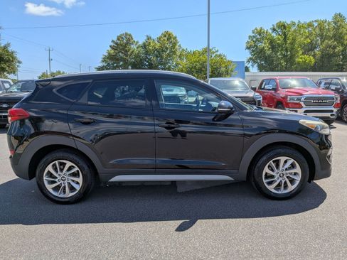 Used 2017 Hyundai Tucson SE Plus w/ Cargo Package FWD image 2