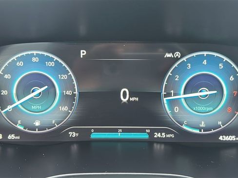 Used 2022 Hyundai Santa Fe SEL w/ Convenience + Premium Package image 2