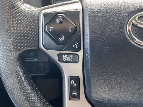 Used 2016 Toyota Tacoma SR5 w/ Towing Package image 18