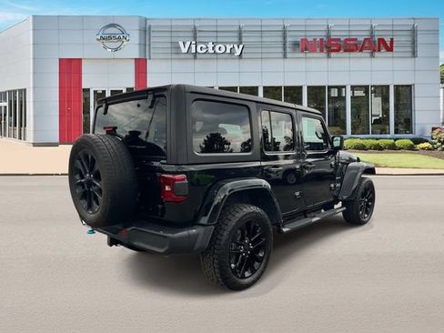 Used 2023 Jeep Wrangler Unlimited Sahara AWD/4WD image 3