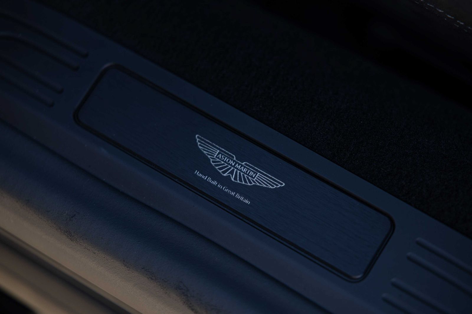 Used 2025 Aston Martin V8 Vantage Coupe RWD image 19