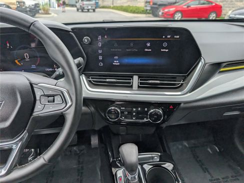 Used 2024 Chevrolet Trax LT w/ Driver Confidence Package FWD image 17