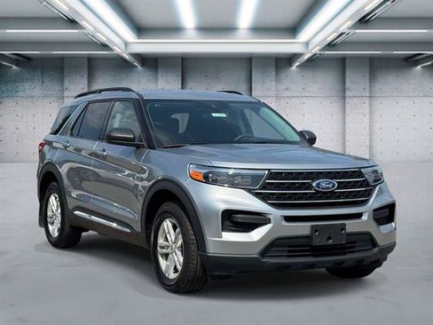 Used 2024 Ford Explorer XLT AWD/4WD image 1