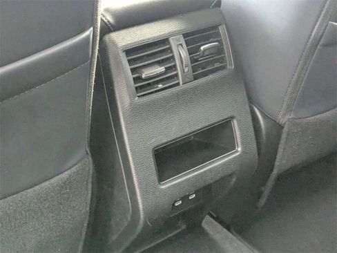 Used 2025 Mitsubishi Outlander SE image 22