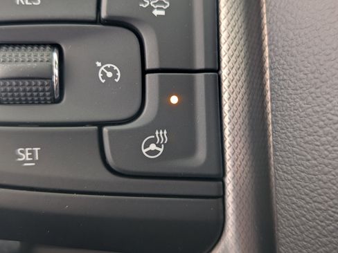 Used 2023 GMC Yukon XL Denali image 34