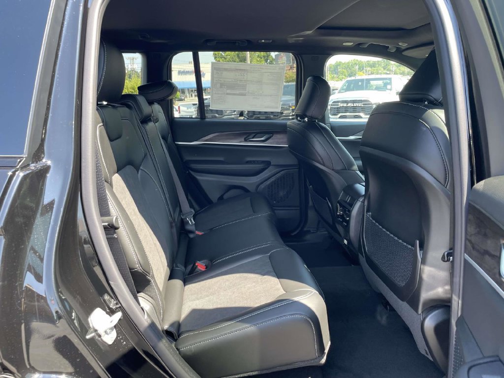New 2027 Jeep Grand Cherokee 4WD image 17