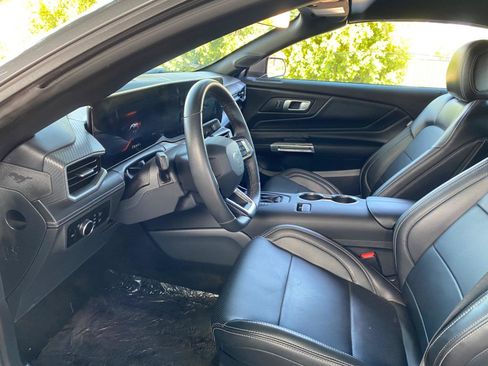 Used 2025 Ford Mustang Premium RWD image 29