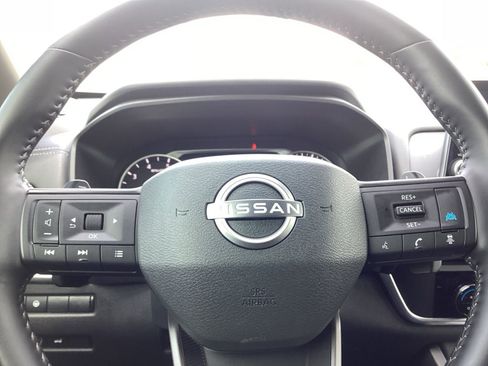 Used 2025 Nissan Rogue SV image 10