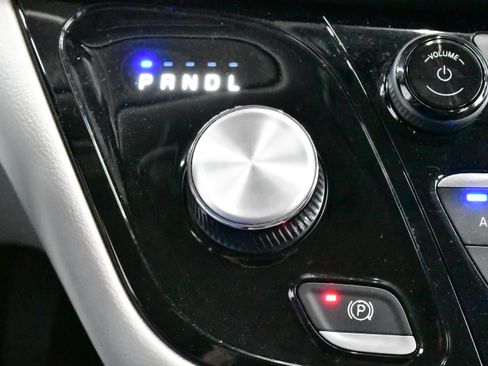 Used 2023 Chrysler Pacifica Touring-L FWD image 31