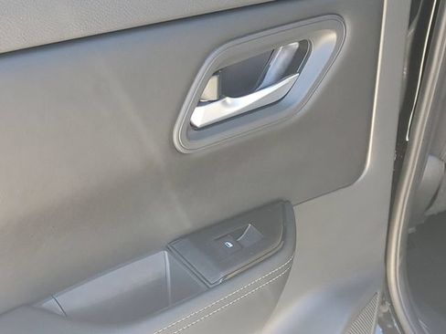 Used 2025 Nissan Rogue SV FWD image 18