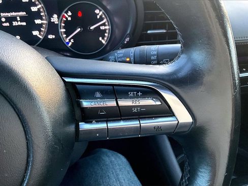 Used 2023 MAZDA MAZDA3 s image 18