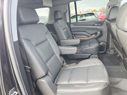 Used 2020 Chevrolet Suburban Premier w/ Premier 6.2L Value Package image 16