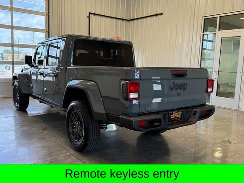 New 2025 Jeep Gladiator Sport image 5