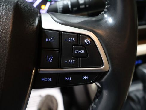 Used 2022 Toyota Highlander XLE image 34