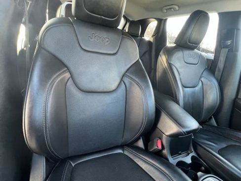 Used 2023 Jeep Cherokee Altitude Lux image 14