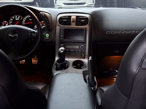 Used 2007 Chevrolet Corvette Z06 w/ Preferred Equipment Group image 19