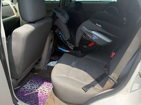 Used 2012 Ford Escape XLS AWD/4WD image 6