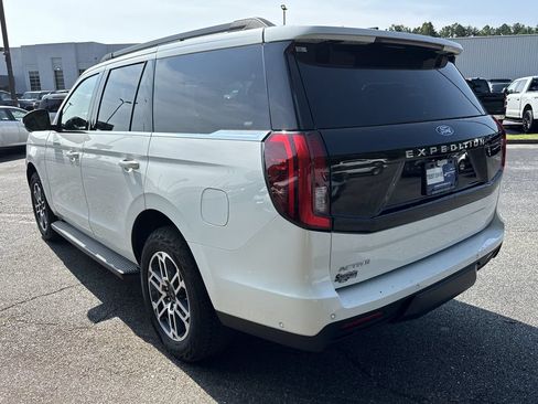 Used 2025 Ford Expedition Active AWD/4WD image 5