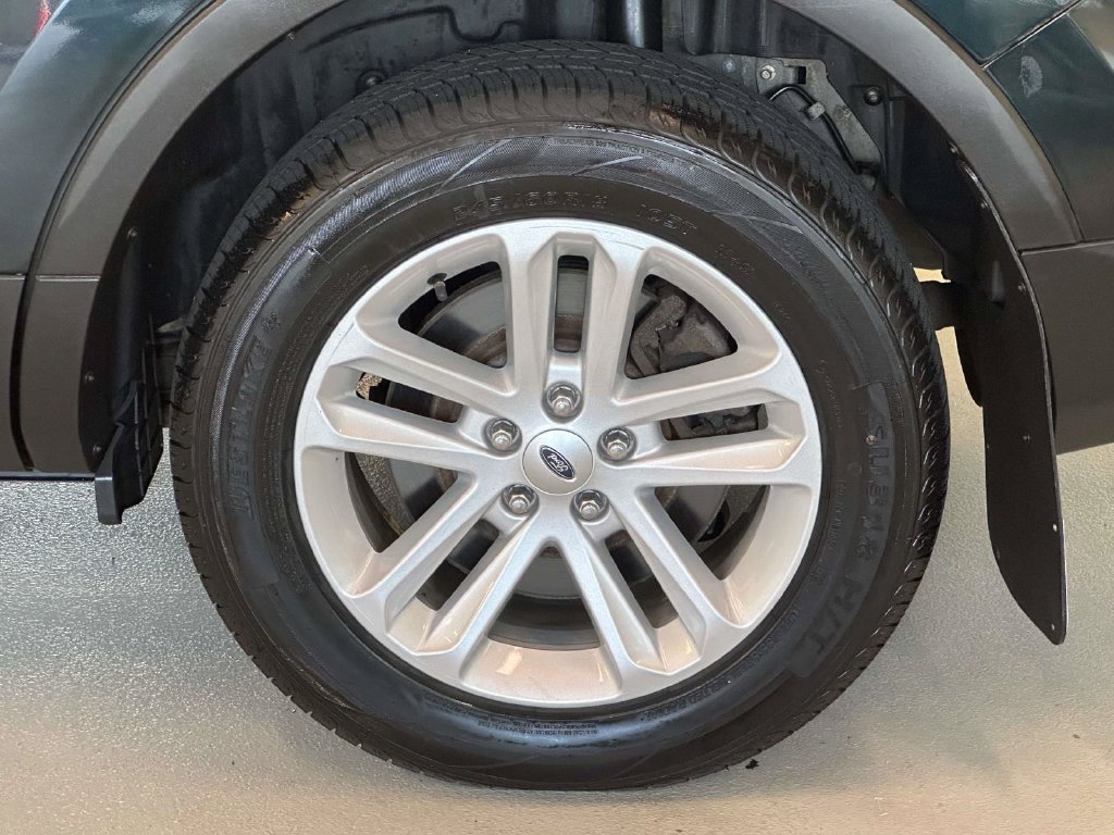 Used 2015 Ford Explorer XLT w/ Equipment Group 202A AWD/4WD image 8