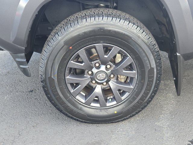 Used 2022 Toyota Tacoma SR5 RWD image 18