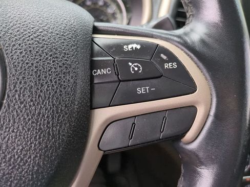 Used 2015 Jeep Cherokee Latitude w/ Comfort/Convenience Group AWD/4WD image 24