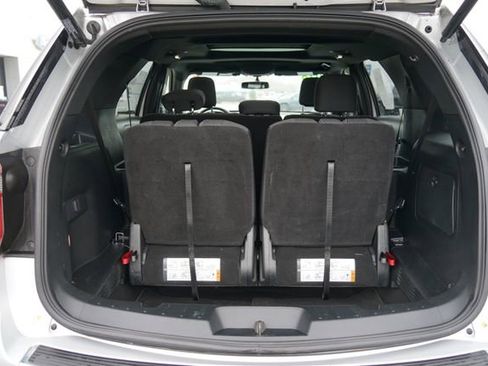 Certified 2018 Ford Explorer XLT w/ Equipment Group 201A image 7