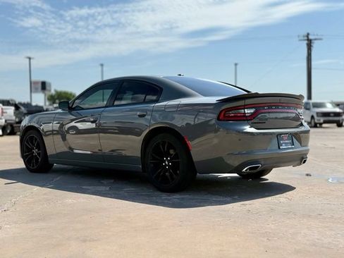 Used 2018 Dodge Charger SXT w/ Blacktop Package RWD image 5