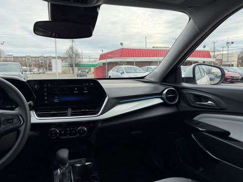 Used 2025 Chevrolet Trax LT image 33