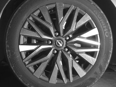 Used 2025 Nissan Altima 2.5 SV FWD image 12