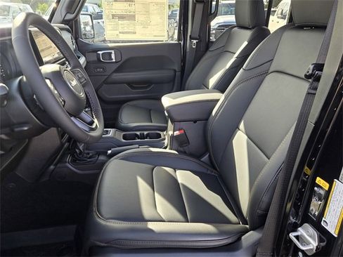 New 2025 Jeep Gladiator High Tide image 9