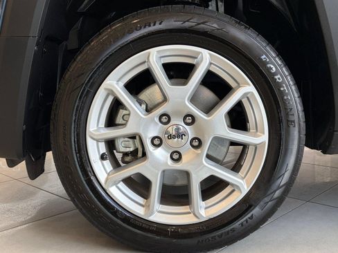 Used 2023 Jeep Renegade Latitude AWD/4WD image 11